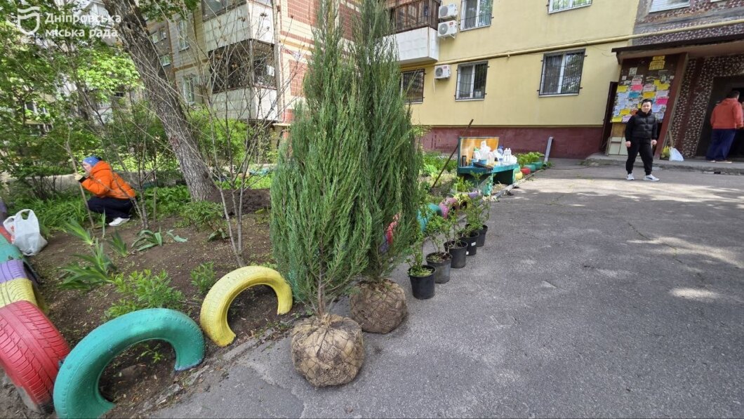 ОФІЦІЙНО                У Шевченківському районі тривають толоки в межах акцій #Дніпро_квітучий та #Чистий_Дніпро
