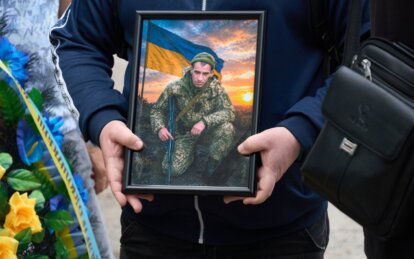 Залишилися дружина, син, мати, батько та брат: у Нікополі провели в останню путь солдата