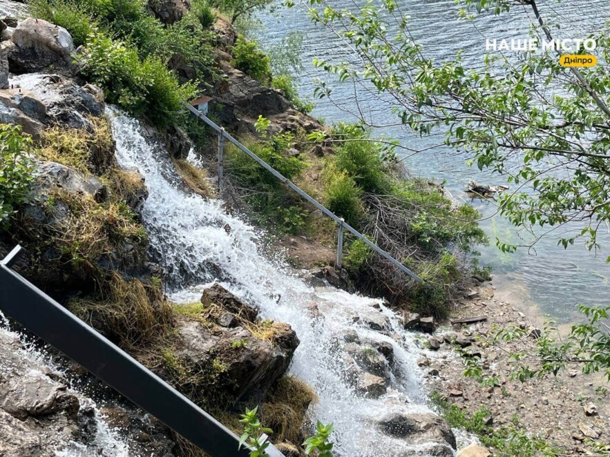 ЕКСКЛЮЗИВ
                                Єдиний штучний водоспад в Україні: у Дніпрі відновив роботу «Поріг Ревучий» на Монастирському острові