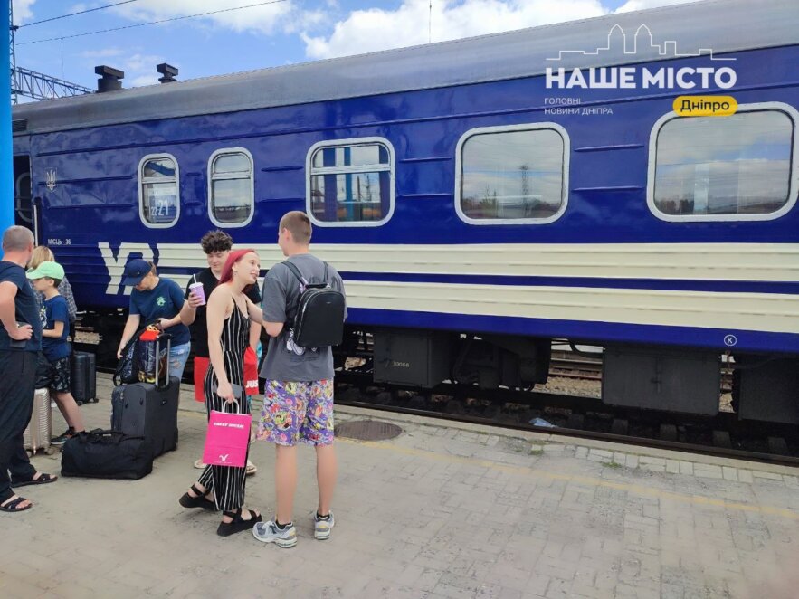 Гаряча лінія та довідкове бюро: як поспілкуватися з Укрзалізницею особисто