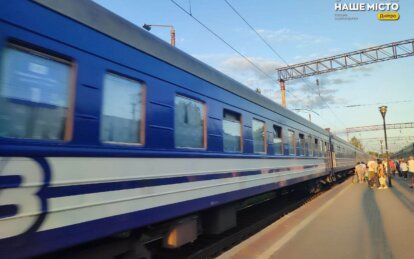 На Днепропетровщине оккупанты ударили по Укрзалізниці: поврежден поезд