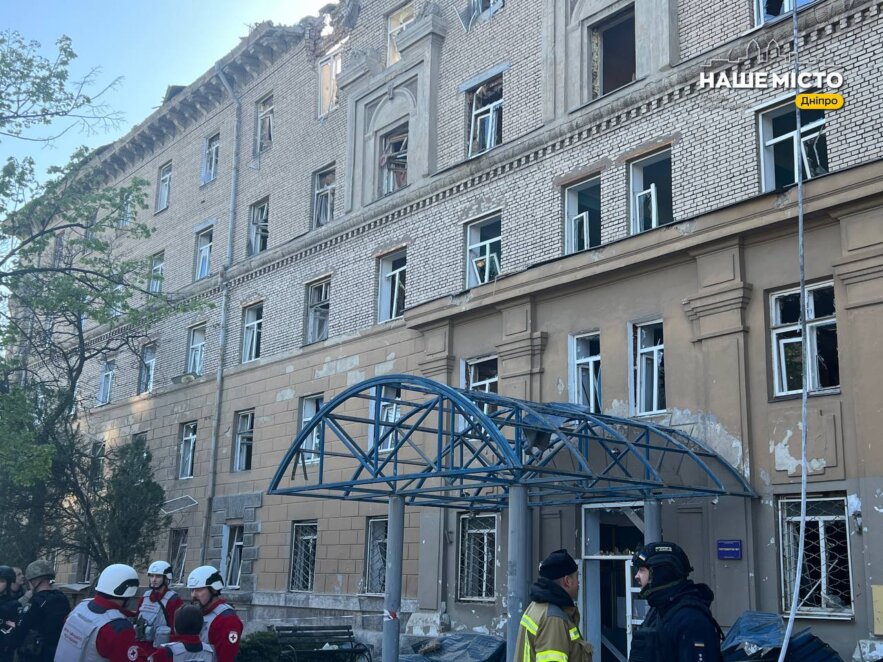 Ракетний удар по Дніпру 3 травня: що відбувається на місці подій