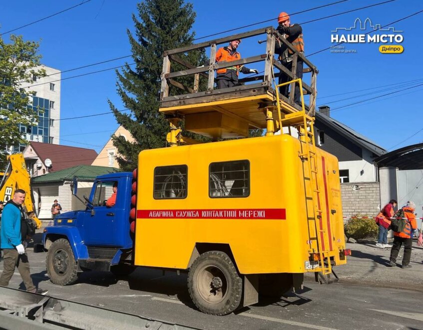 ЕКСКЛЮЗИВ
                                У Дніпрі комунальники ліквідують наслідки ракетної атаки