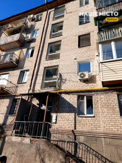 ЕКСКЛЮЗИВ
                                Якби я була там, не знаю, що б сталося, адже дах впав прямо на кімнату: мешканці Дніпра про ракетний удар по гуртожитку