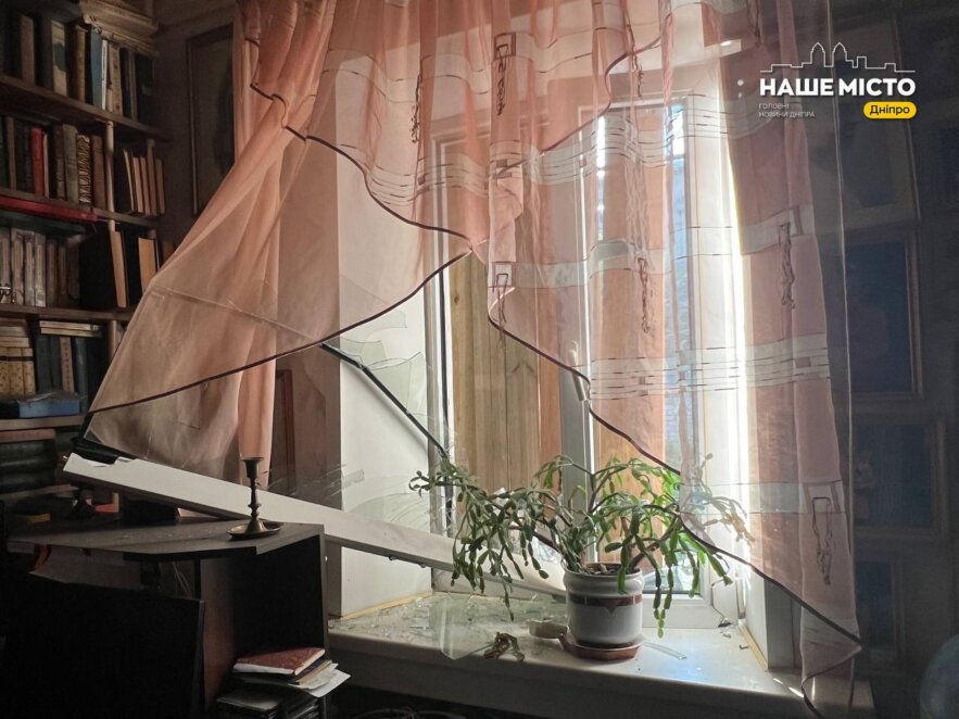 ЕКСКЛЮЗИВ
                                Якби я була там, не знаю, що б сталося, адже дах впав прямо на кімнату: мешканці Дніпра про ракетний удар по гуртожитку