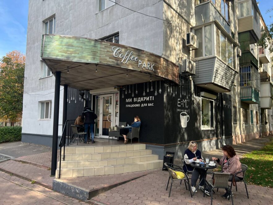 ЕКСКЛЮЗИВ
                                Літні майданчики повертаються: як заклади Дніпра готуються до теплого сезону