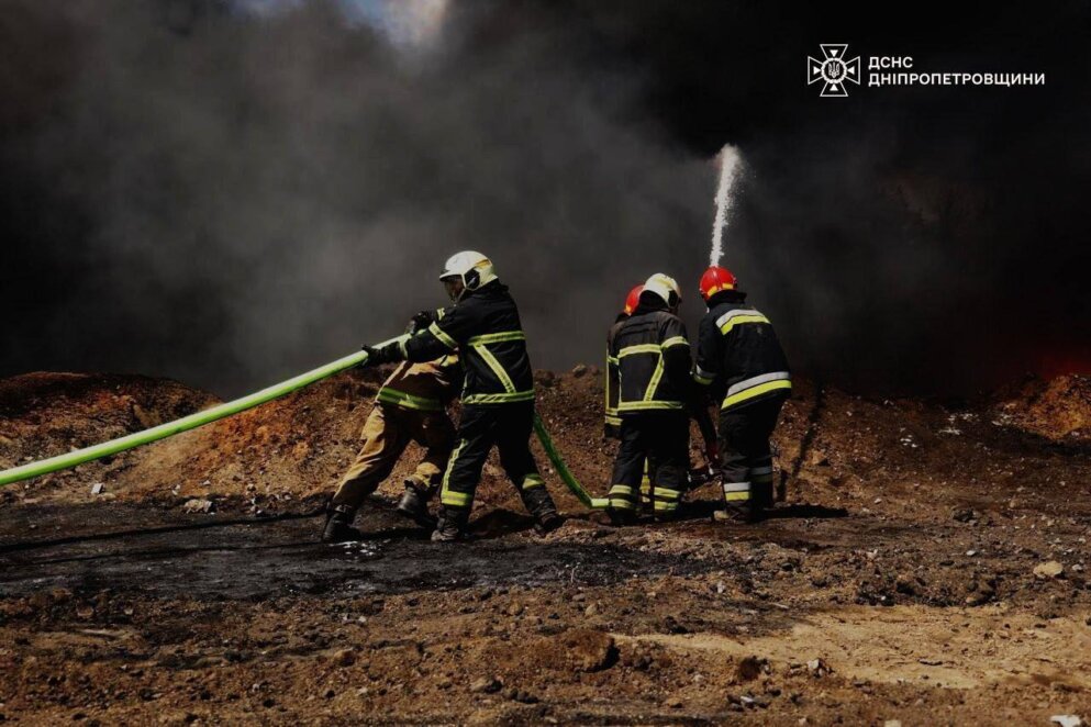 Вибухи на Дніпропетровщині: рятувальники показали наслідки нічних атак