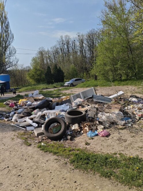 Чистий Дніпро: у місті продовжують прибирати території за заявками мешканців