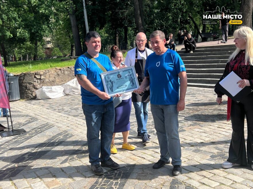 ЕКСКЛЮЗИВ
ОФІЦІЙНО                У Дніпрі встановили національний рекорд, зваривши 200 літрів унікального борщу зі смаженим судаком