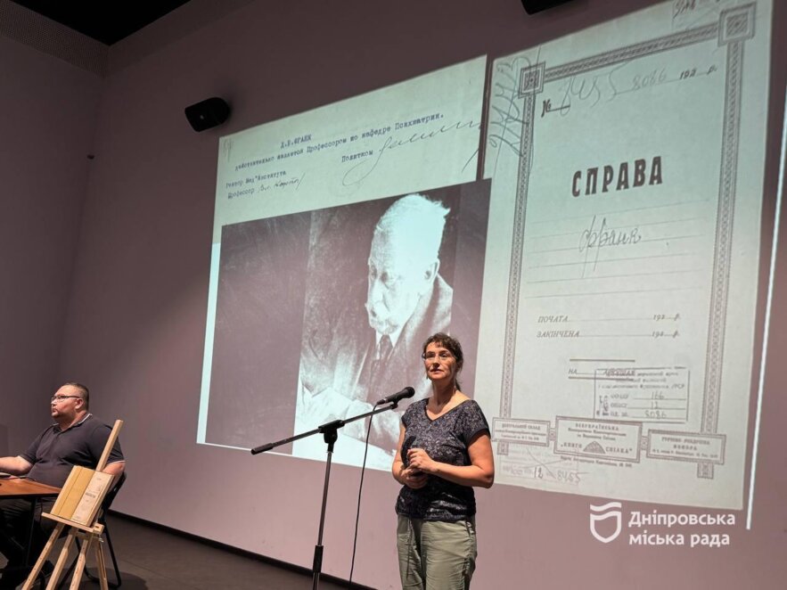 ОФІЦІЙНО                У Дніпрі презентували унікальну виставку за свідченнями Давида Франка про межу людської моралі в часи голоду