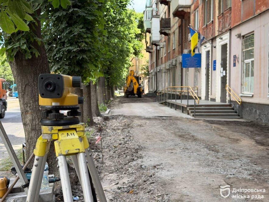 ОФІЦІЙНО                Комфорт та безбар’єрність: у Дніпрі за зверненнями містян ремонтують тротуар на просп. Івана Мазепи