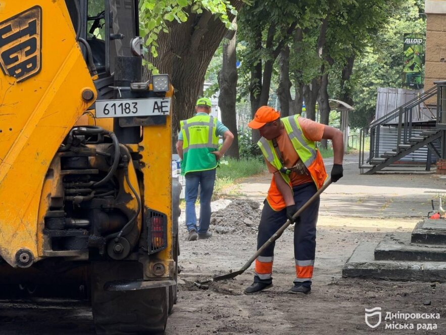 ОФІЦІЙНО                Комфорт та безбар’єрність: у Дніпрі за зверненнями містян ремонтують тротуар на просп. Івана Мазепи