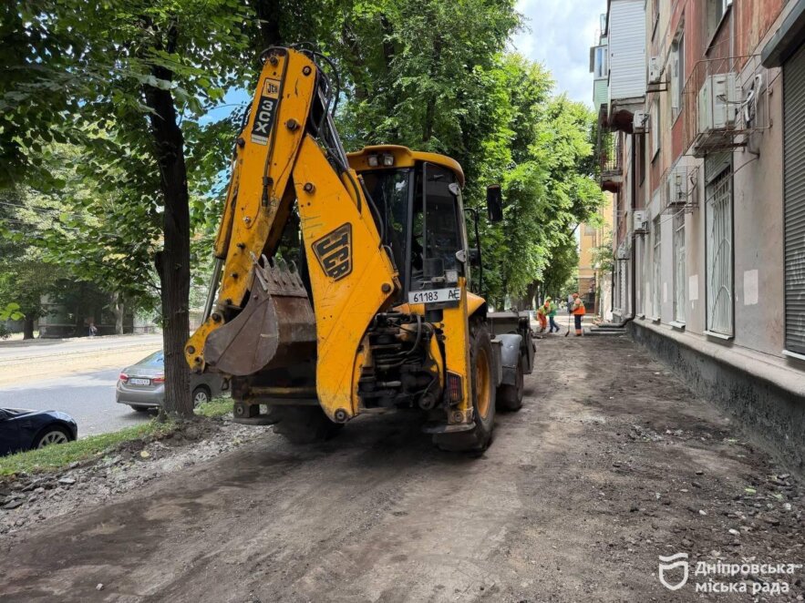 ОФІЦІЙНО                Комфорт та безбар’єрність: у Дніпрі за зверненнями містян ремонтують тротуар на просп. Івана Мазепи
