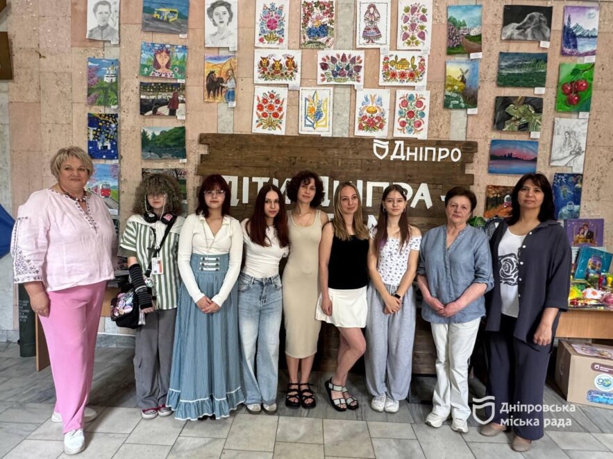 ОФІЦІЙНО                Зібрали сотні подарунків: у Дніпрі об’єдналися заради евакуйованих дітей