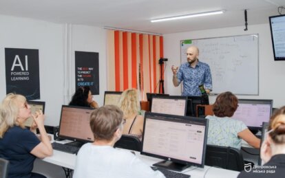 У Дніпрі освітяни навчаються працювати зі штучним інтелектом у межах міського проєкту