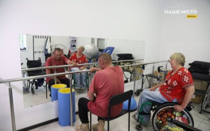 От ходунков к новой мечте: как в Днепре реабилитируют эвакуированных переселенцев