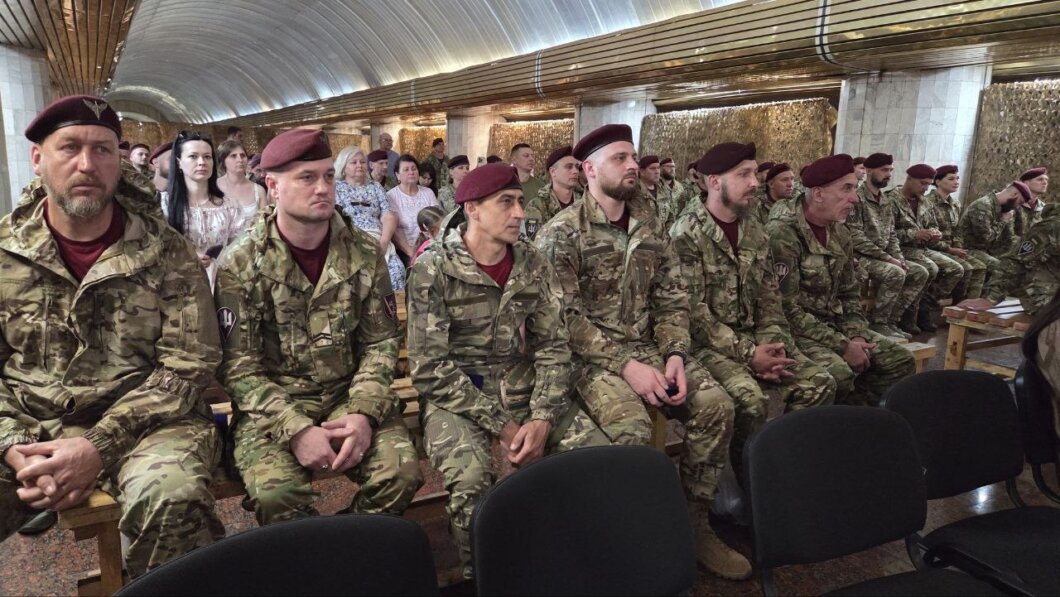 Дніпро передав 100 FPV-дронів бійцям ДШВ та відзначив захисників муніципальними нагородами