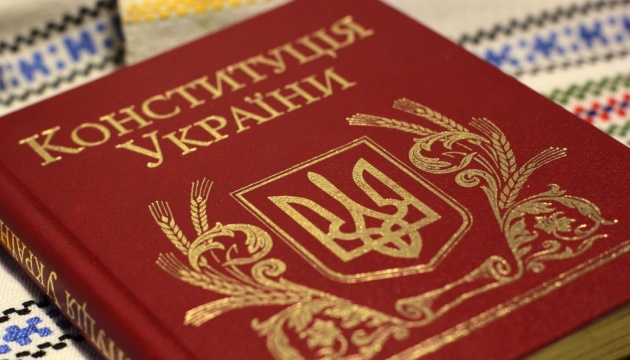 Змінювати Конституцію необхідно без впливу воєнного стресу та емоційного тиску: вважає ветеран війни Антон Малий