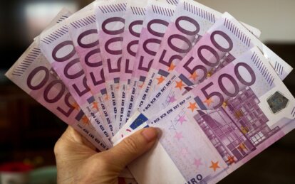 Купюри по 500 євро поступово зникають з обігу: що потрібно знати українцям про свої заощадження