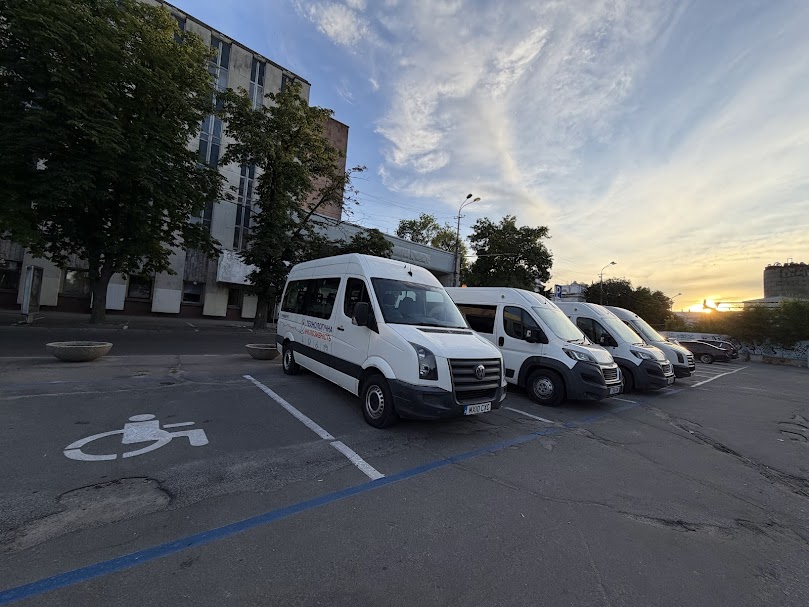 Дніпровський підприємець запустив безкоштовні авто для людей з інвалідністю у Кривому Розі та Чернігові
