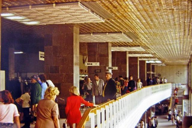 ЕКСКЛЮЗИВ
                                Перший ескалатор і фонтан у центрі міста: історія легендарного «Лотосу» на проспекті Яворницького