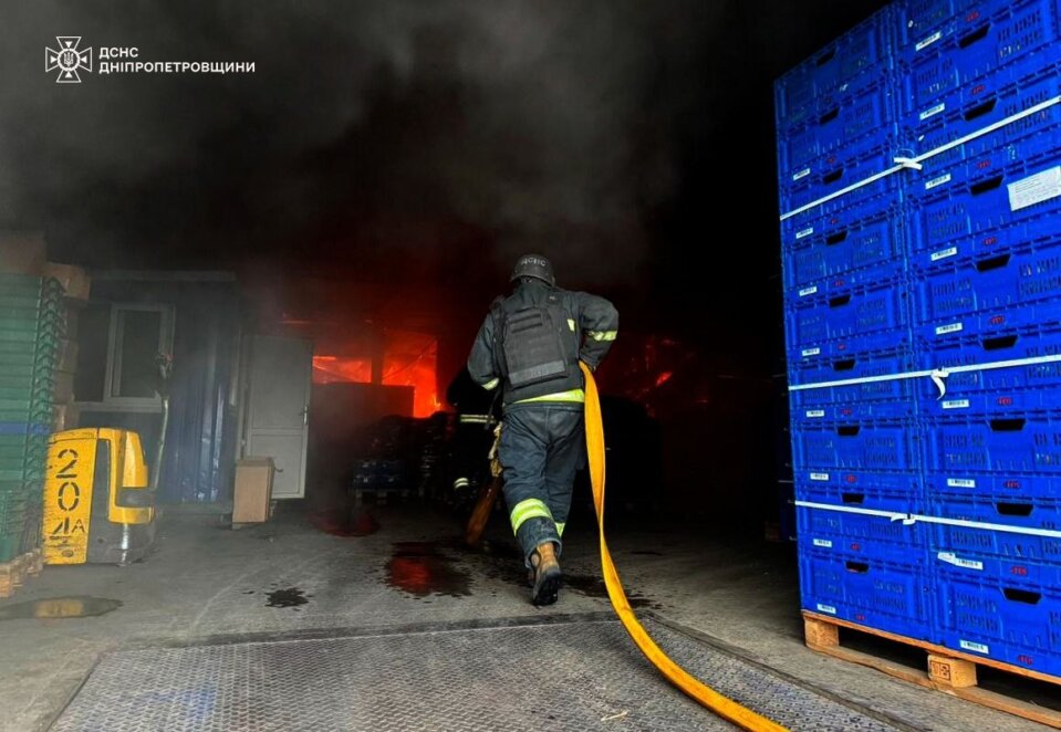 У ДСНС показали фото наслідків вечірньої атаки на Дніпро