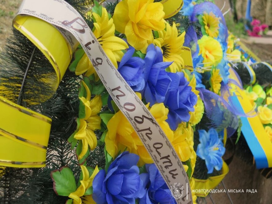 У Жовтих Водах провели в останню путь двох захисників, які віддали життя, захищаючи Україну