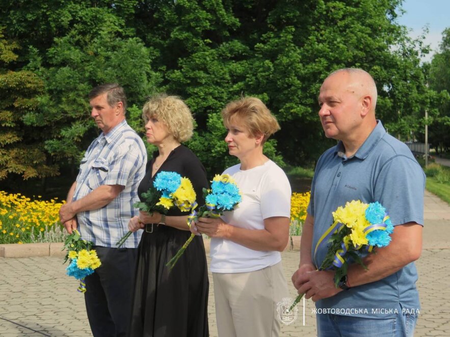 У Жовтих Водах провели в останню путь військового