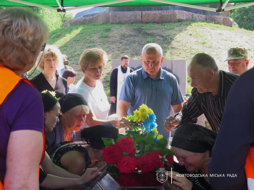 У Жовтих Водах провели в останню путь військового