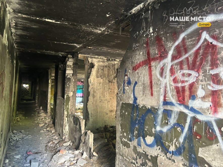 ЕКСКЛЮЗИВ
                                Дев’ятиповерхівка-привид на Тополі: як виглядає місце трагічного зсуву у Дніпрі майже 30 років потому