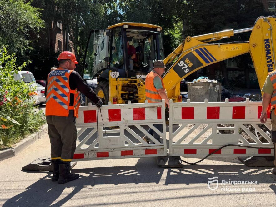 ОФІЦІЙНО                Дніпро зміцнює критичну інфраструктуру: аварії на мережах усувають цілодобово