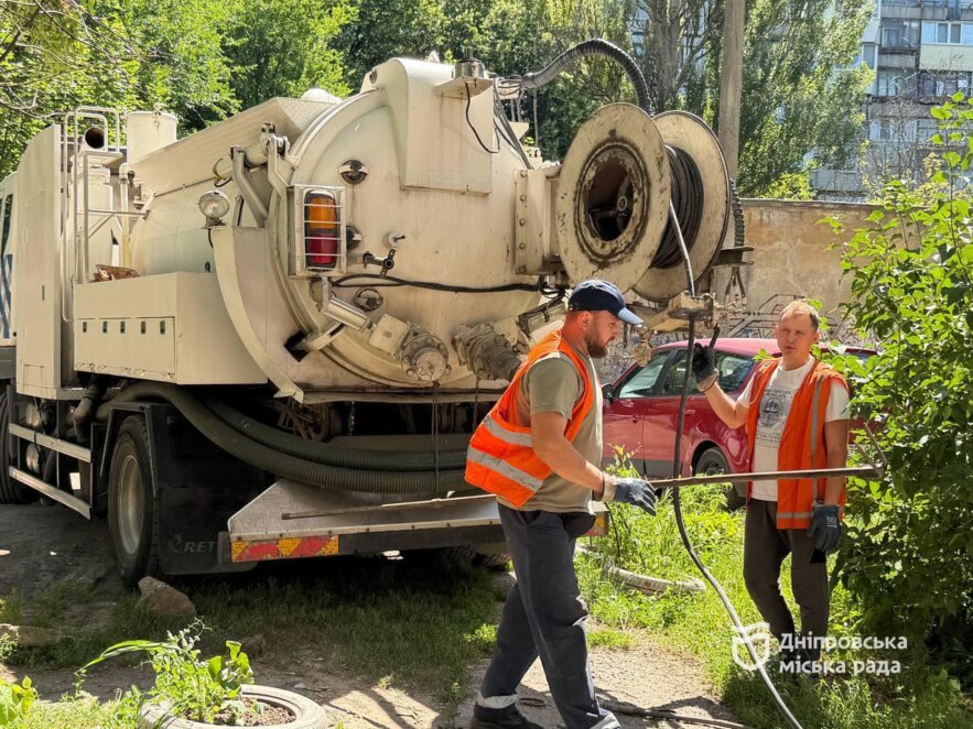 ОФІЦІЙНО                Дніпро зміцнює критичну інфраструктуру: аварії на мережах усувають цілодобово