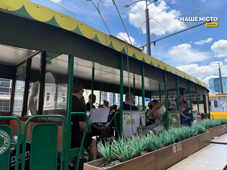 ОФІЦІЙНО                Ретротрамвай, оркестр та дитячі малюнки: у Дніпрі відзначили 129 років електротранспорту