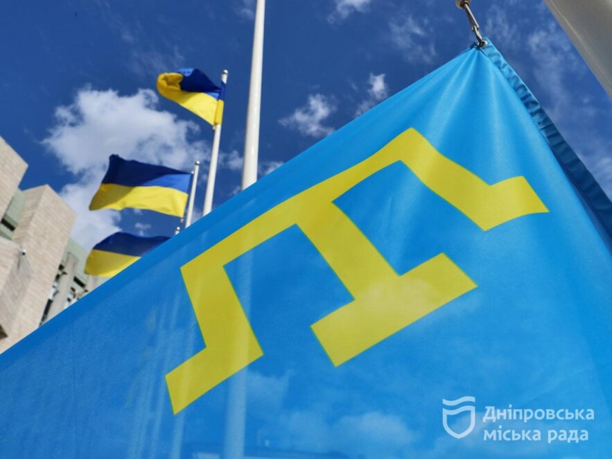 ОФІЦІЙНО                Єдність заради Криму: у Дніпрі урочисто підняли кримськотатарський прапор