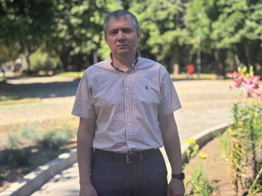 Квітучі клумби та смарагдовий газон: як комунальники Дніпра доглядають за міськими парками