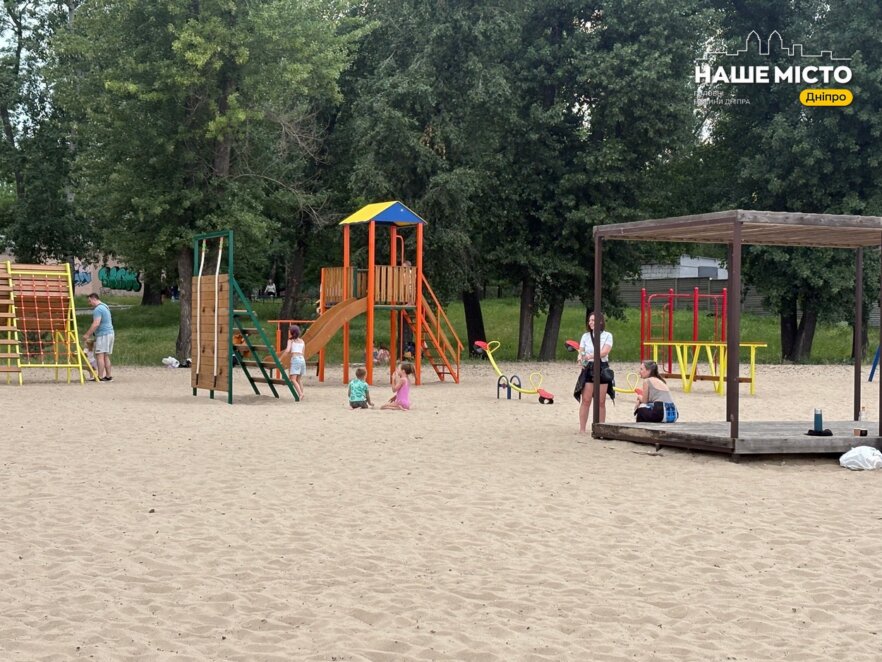 ЕКСКЛЮЗИВ
                                Купатися заборонено, відпочивати — можна: гід по пляжах Дніпра 2026