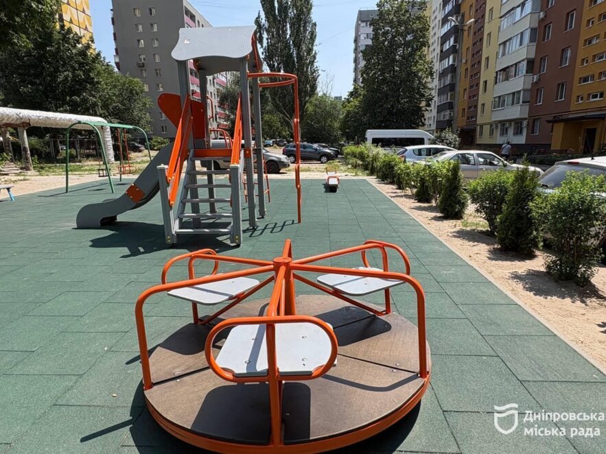 ОФІЦІЙНО                У Дніпрі триває модернізація дитячих майданчиків: роботи продовжать ще на кількох адресах
