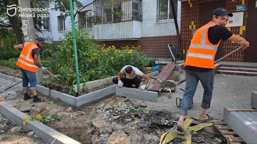 ОФІЦІЙНО                Нове покриття, антивандальні дощоприймачі та паркувальні кишені: у Придніпровську оновлюють ділянку вулиці Олександра Данченка