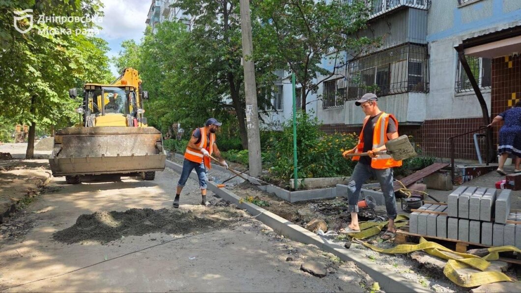 ОФІЦІЙНО                Нове покриття, антивандальні дощоприймачі та паркувальні кишені: у Придніпровську оновлюють ділянку вулиці Олександра Данченка