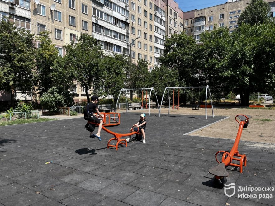 ОФІЦІЙНО                У Дніпрі триває модернізація дитячих майданчиків: роботи продовжать ще на кількох адресах