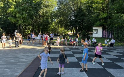 Майстер-класи, народні забави та битва водою: у Зеленому Гаю відбулося сімейне свято