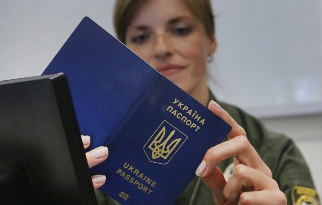 Перед поїздкою за кордон варто перевірити паспорт: які нюанси можуть стати причиною відмови у в’їзді