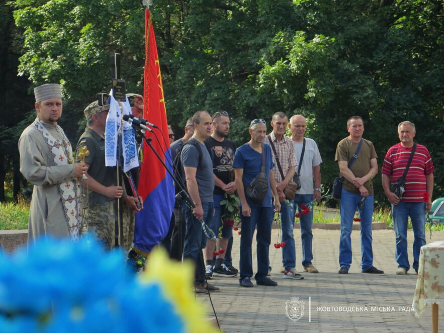 Жовті Води провели в останню земну дорогу захисника України Ігоря Овчаренка