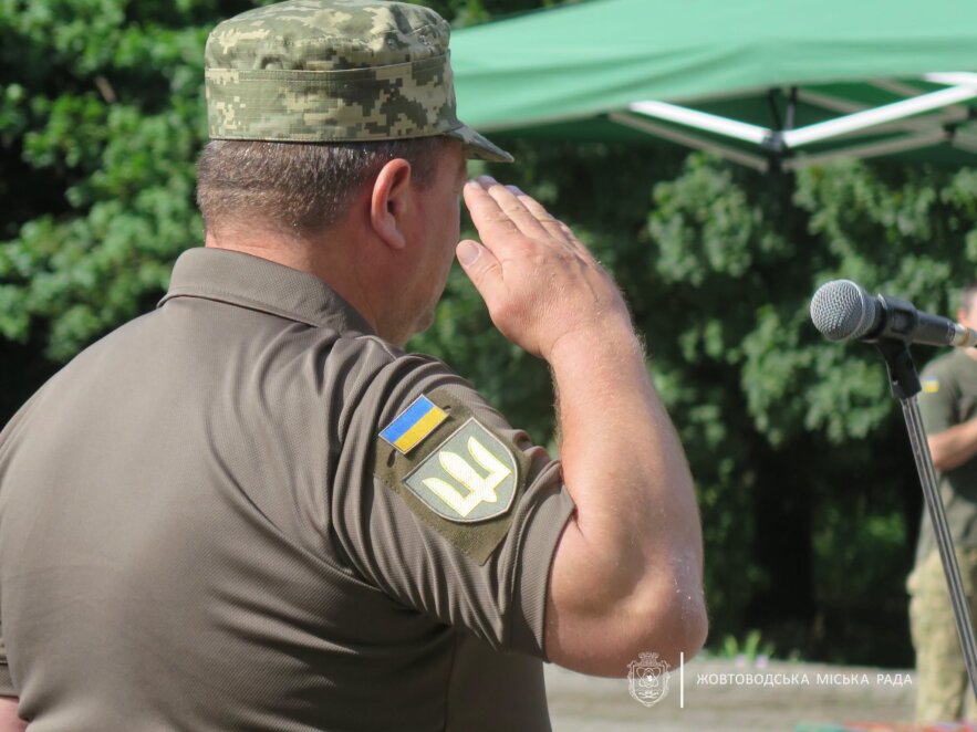 Жовті Води провели в останню земну дорогу захисника України Ігоря Овчаренка