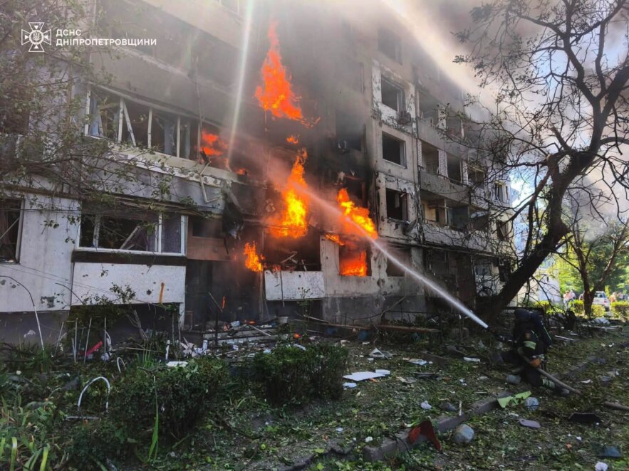 Росіяни вдарили КАБом по багатоповерхівці у Павлограді: кількість поранених зросла до 15
