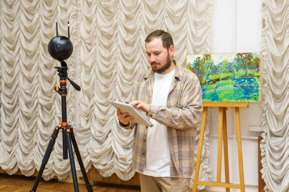 ЕКСКЛЮЗИВ
                                 Розвідник та художник: у Дніпрі відкрили виставку та створюють цифрову галерею Миколи Глущенка