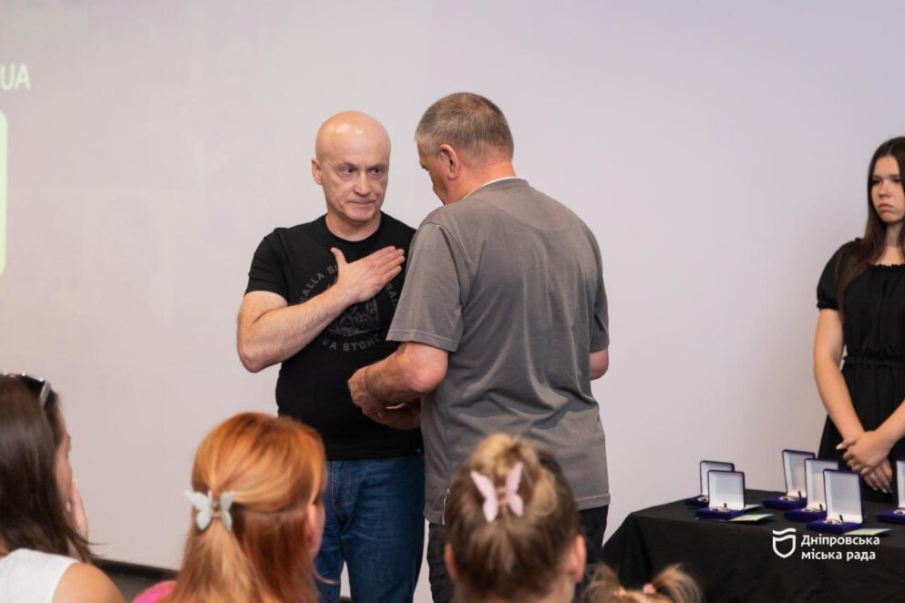 ОФІЦІЙНО                У Дніпрі родинам 17 полеглих захисників посмертно вручили медалі «Захисник Вітчизни»