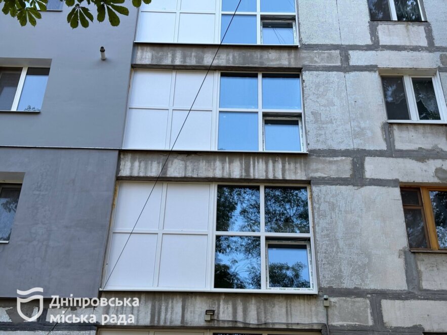 Пошкоджений обстрілом рф будинок ОСББ у Дніпрі повністю відновили