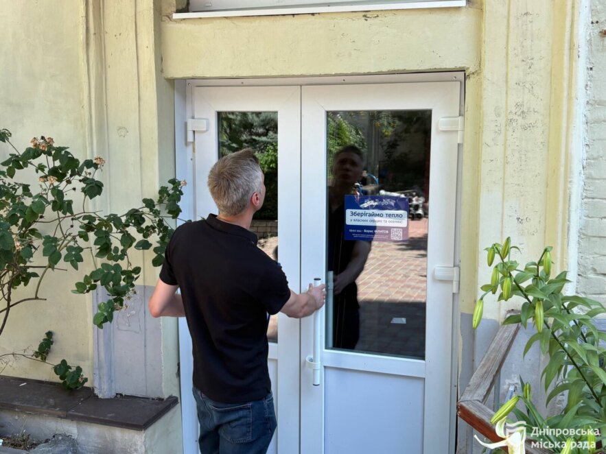 Дніпро відновлює пошкоджені внаслідок ворожих атак будинки: у ОСББ на вул. Гоголя, 9 вже завершили всі ремонтні роботи