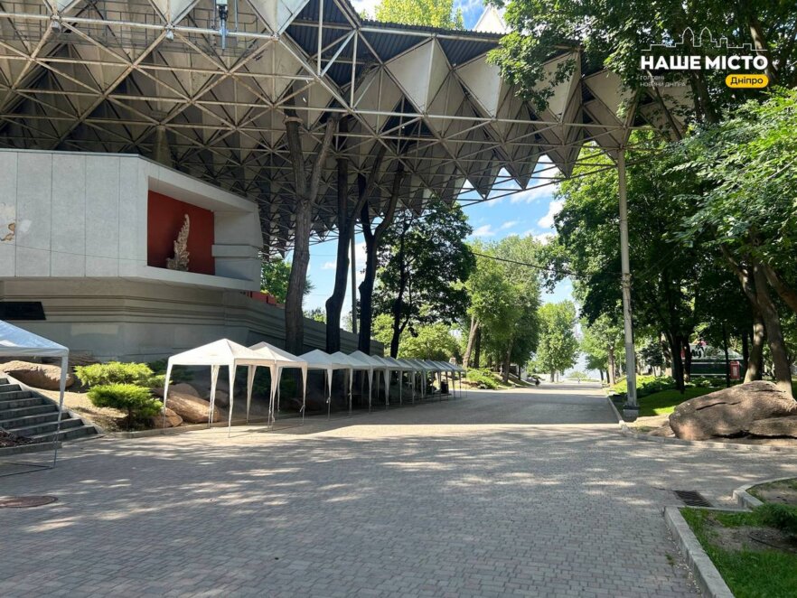 ЕКСКЛЮЗИВ
                                Зелені алеї, фонтани та краєвиди на Дніпро: чим приваблює парк Шевченка влітку
